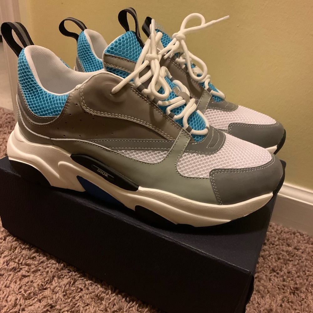 Dior B22 Worn once still in great condition comes with original box and shoe bag